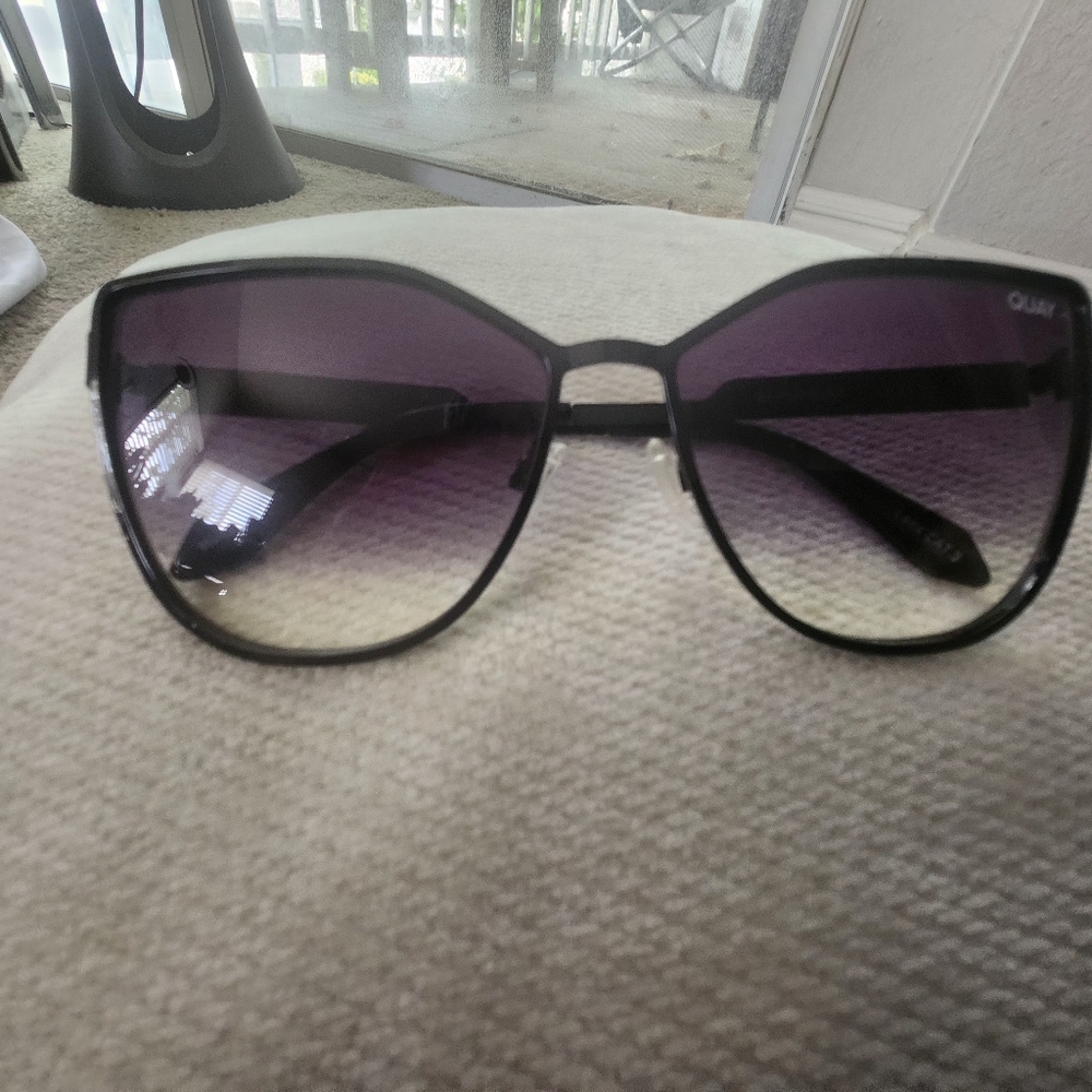 QUAY AUSTRALIA sunglasses NEVER WORN!